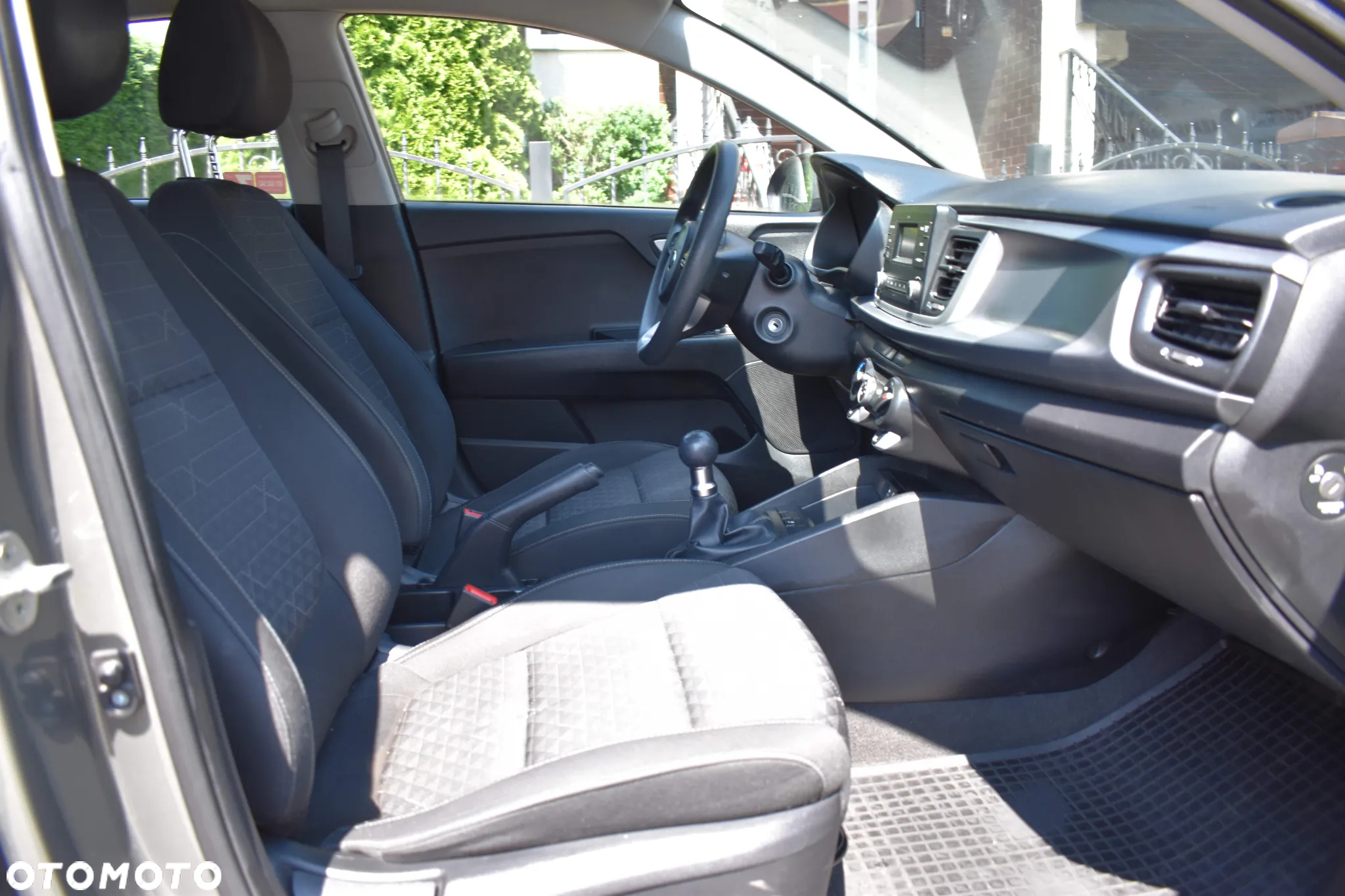 Kia Rio 1.2 L - 9