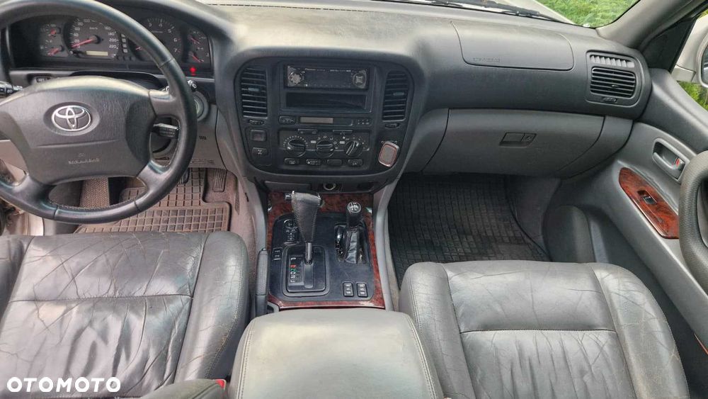 Toyota Land Cruiser - 7