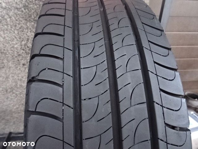 205/65/R16C 107/105T Goodyear Efficient Grip Cargo - 1