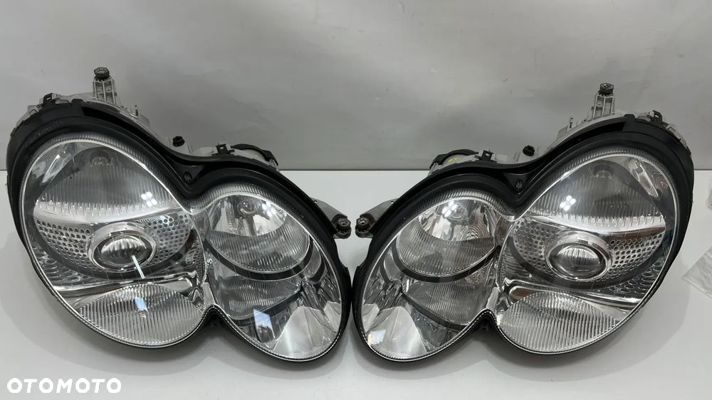 Reflektory bixenon komplet lampa prawa lewa reflektor prawy+lewy stan BDB Mercedes SL R230 SL500 Europa - 2