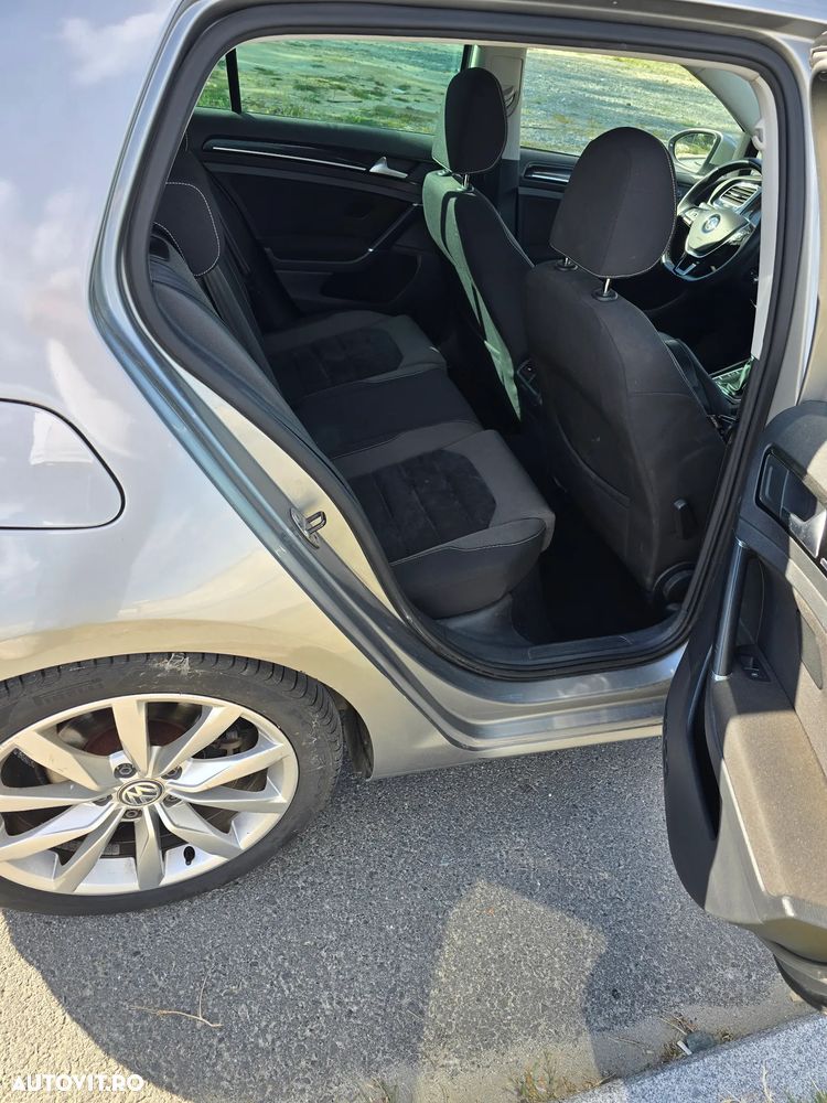 Volkswagen Golf - 8