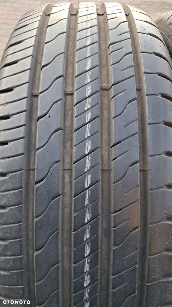 205/60R16 96V Goodyear Efficient Grip Performance 2 - 3