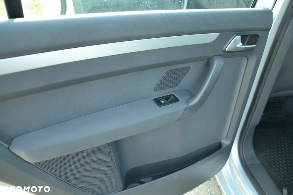 Volkswagen Touran - 16