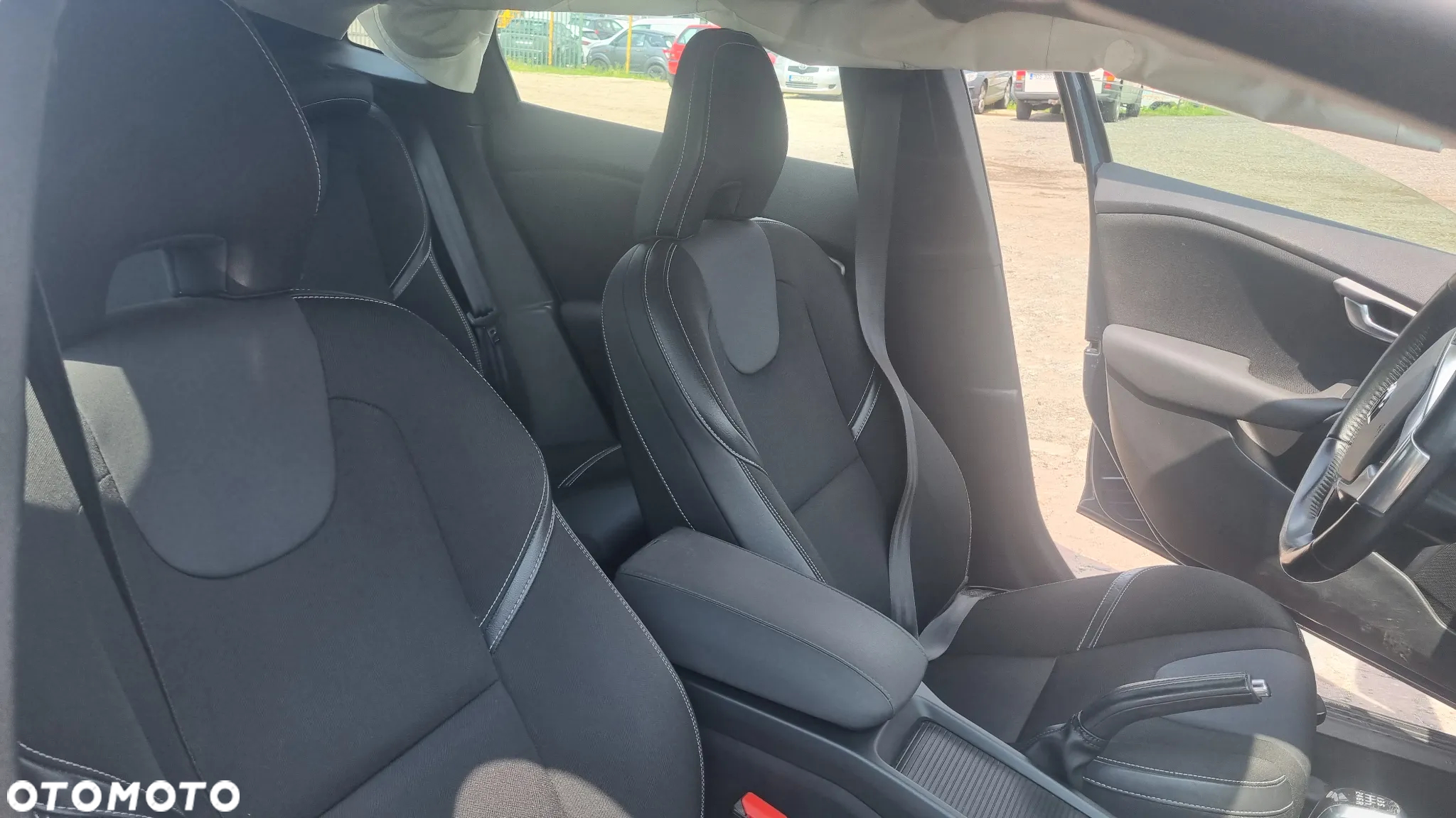 Volvo V40 D2 Kinetic - 28