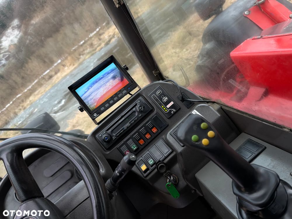 Manitou MLT523  Ładowarka teleskopowa 5m Wysięg 2,3 tony udzwig. Posuw wideł Hydrauliczny oraz rozsuwanie wideł hydr. Szybko-złącze hydrauliczne. 2x kamera PERKINS silnik TURBO  z Komuny Norweskiej! Jak Nowa 4287 mtg Zero luzów wycieków SERWISOWANA w  DEKRA.  Opony jak Nowe. Napęd 4x4 Hydrostatic REWERS - 33