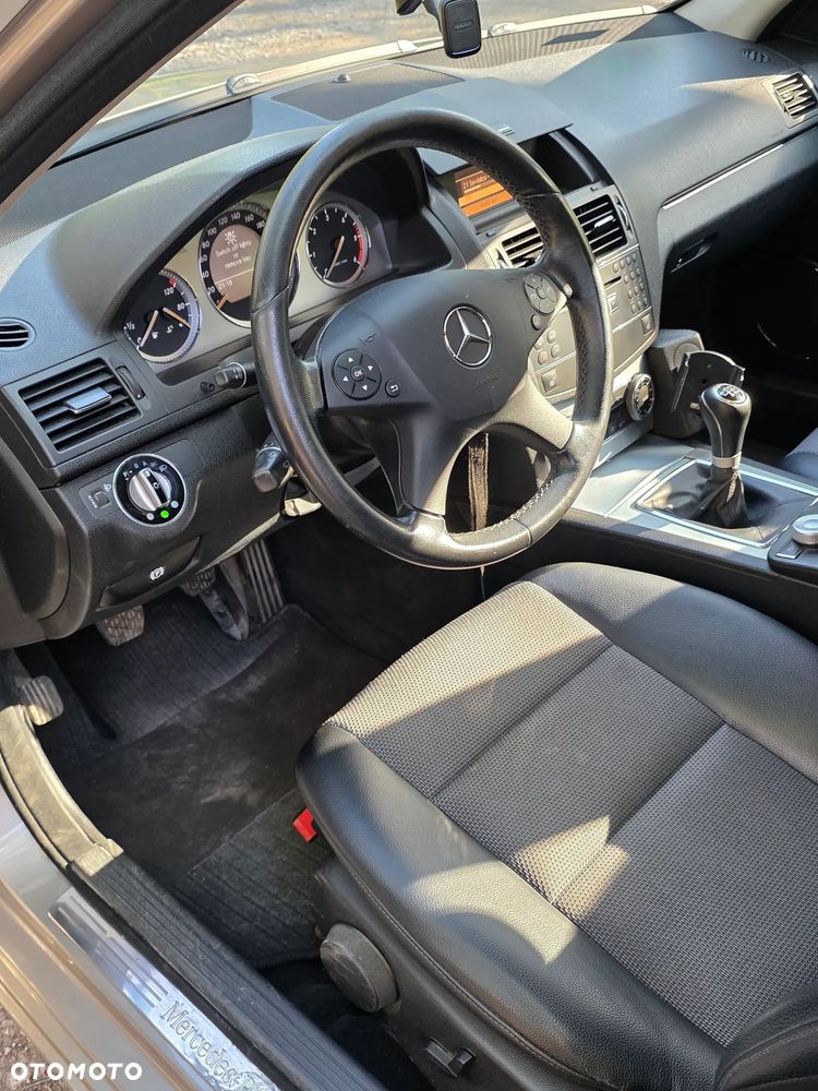 Mercedes-Benz Klasa C 220 CDI Elegance - 25