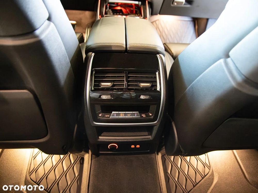 BMW X7 - 16