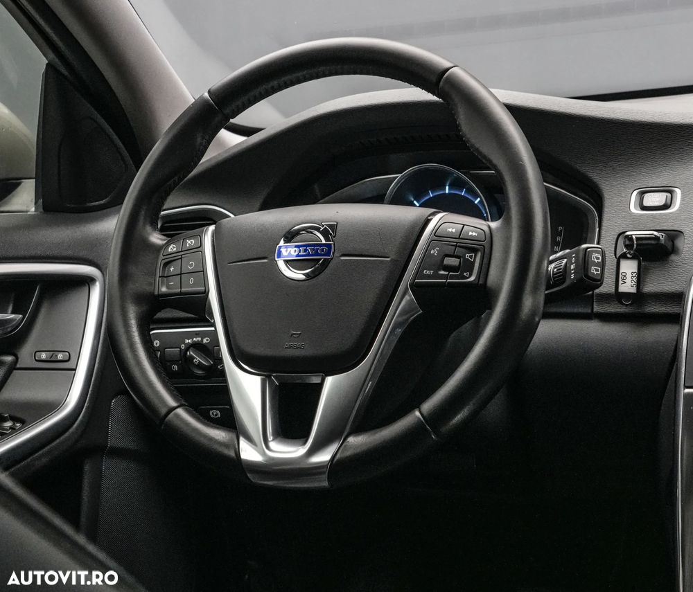 Volvo V60 D5 Momentum - 17