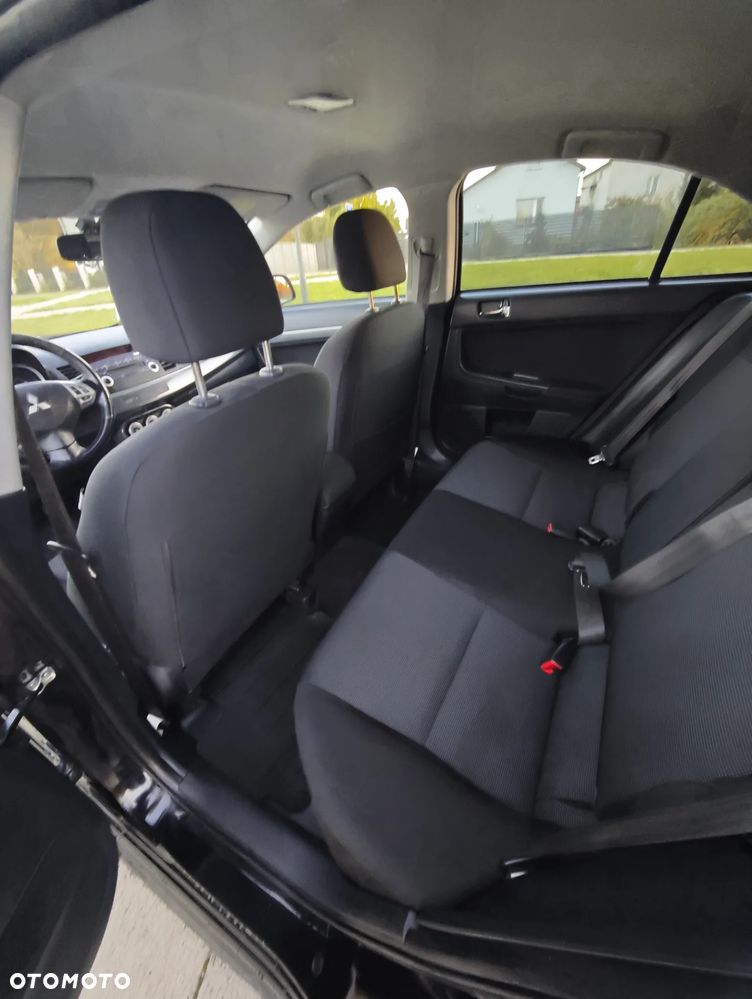Mitsubishi Lancer - 11