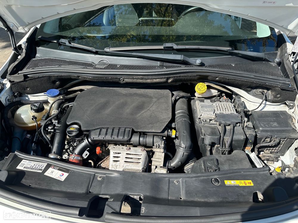 Peugeot 2008 PureTech 110 Stop&Start EAT6 Allure - 31