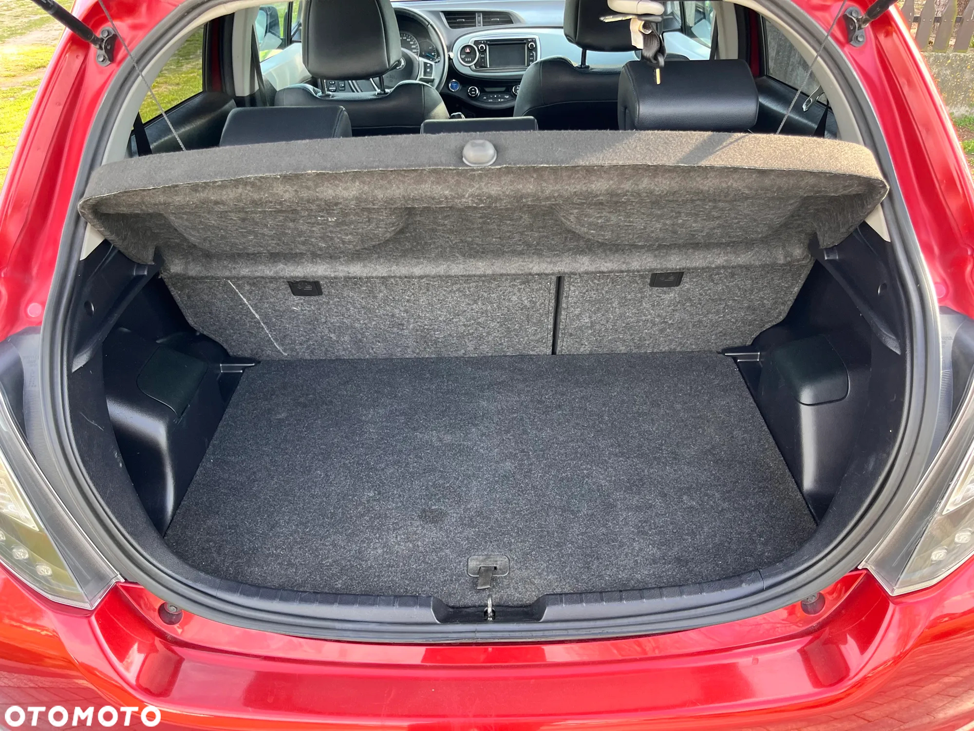 Toyota Yaris Hybrid 100 Dynamic - 12