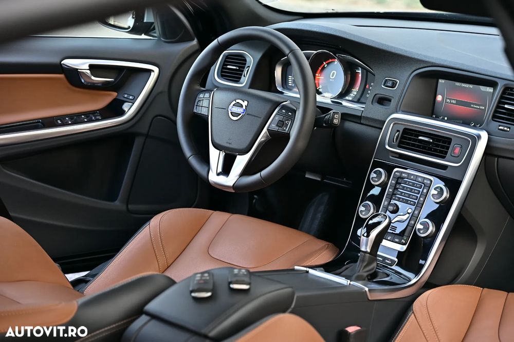 Volvo V60 D6 Plug-In-Hybrid AWD Geartronic Summum - 20