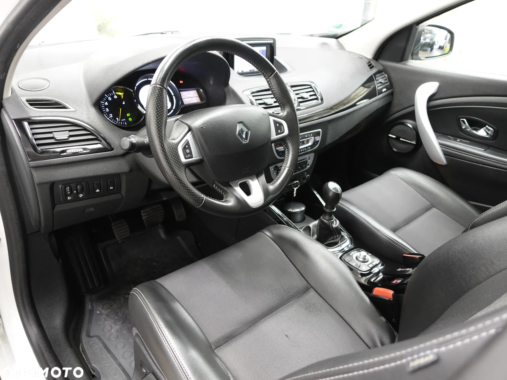 Renault Megane Grandtour ENERGY TCe 115 Start & Stop Bose Edition - 20