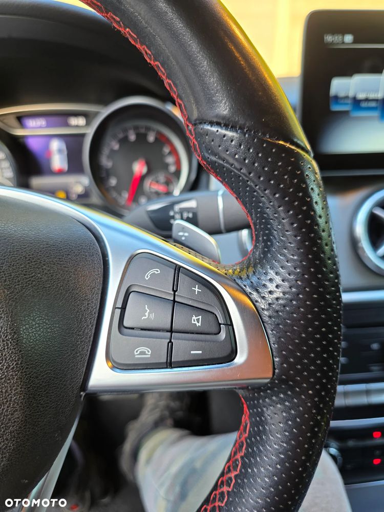 Mercedes-Benz CLA 180 7G-DCT AMG Line - 36