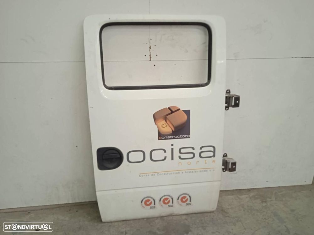 PORTA TRASEIRA DIREITA NISSAN CABSTAR - 1