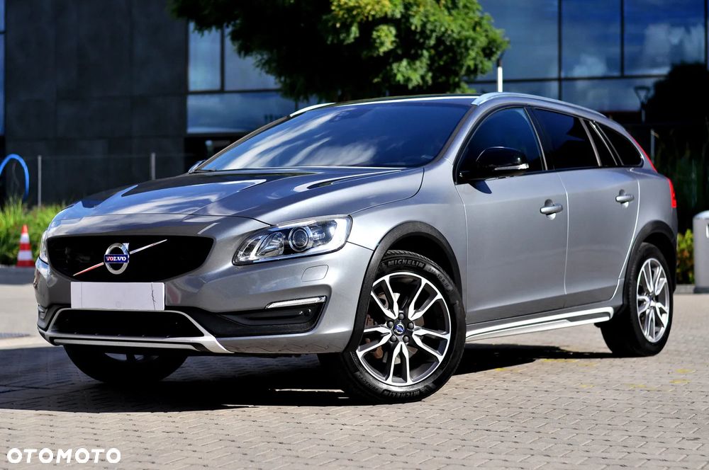 Volvo V60 Cross Country D3 Drive-E Summum - 1