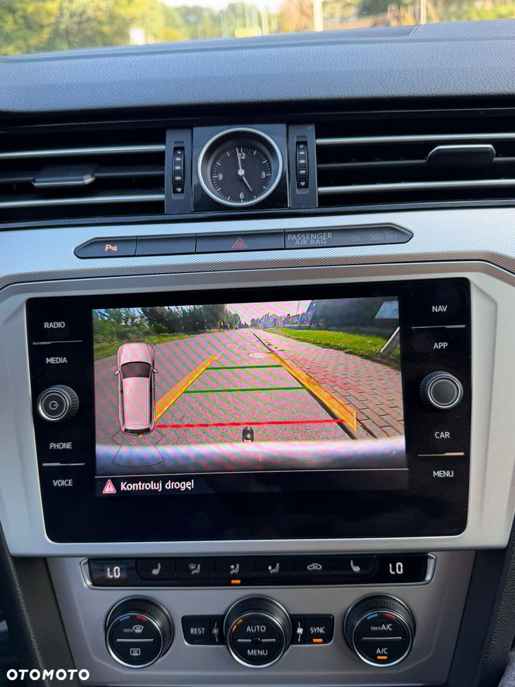 Volkswagen Passat - 32