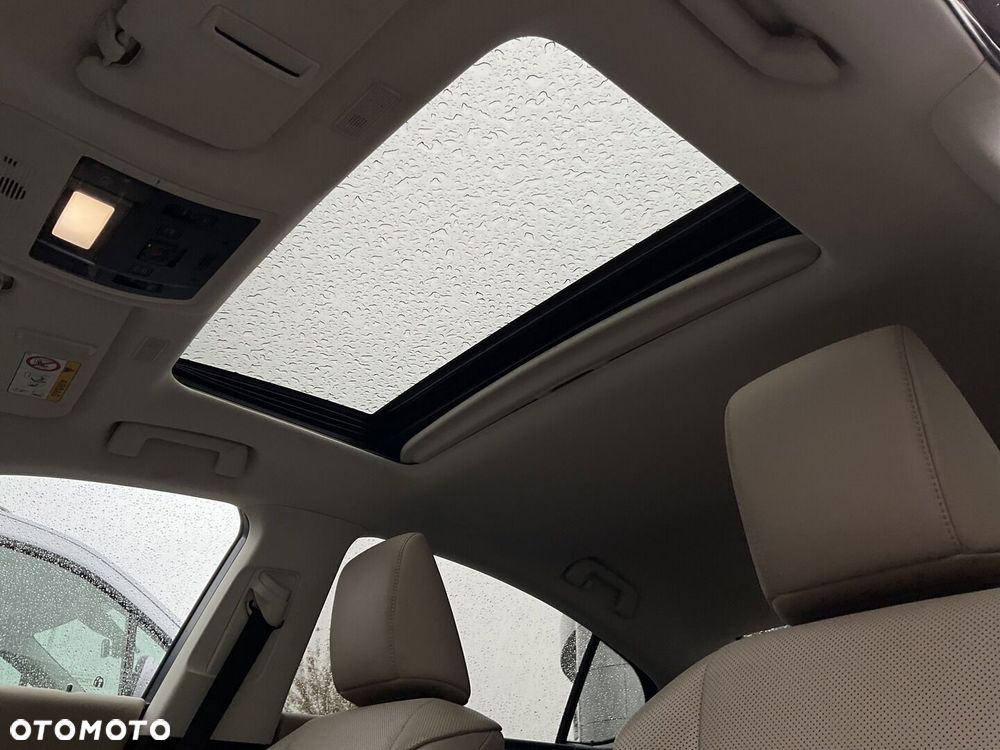 Lexus ES 300h Business Edition + - 34