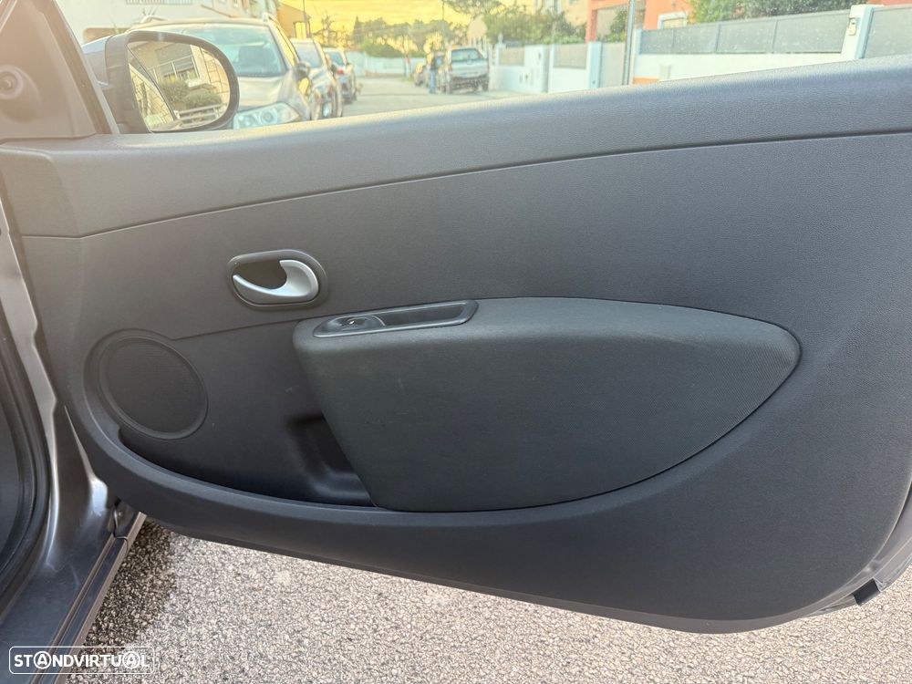 Renault Clio 1.2 16V GT - 31