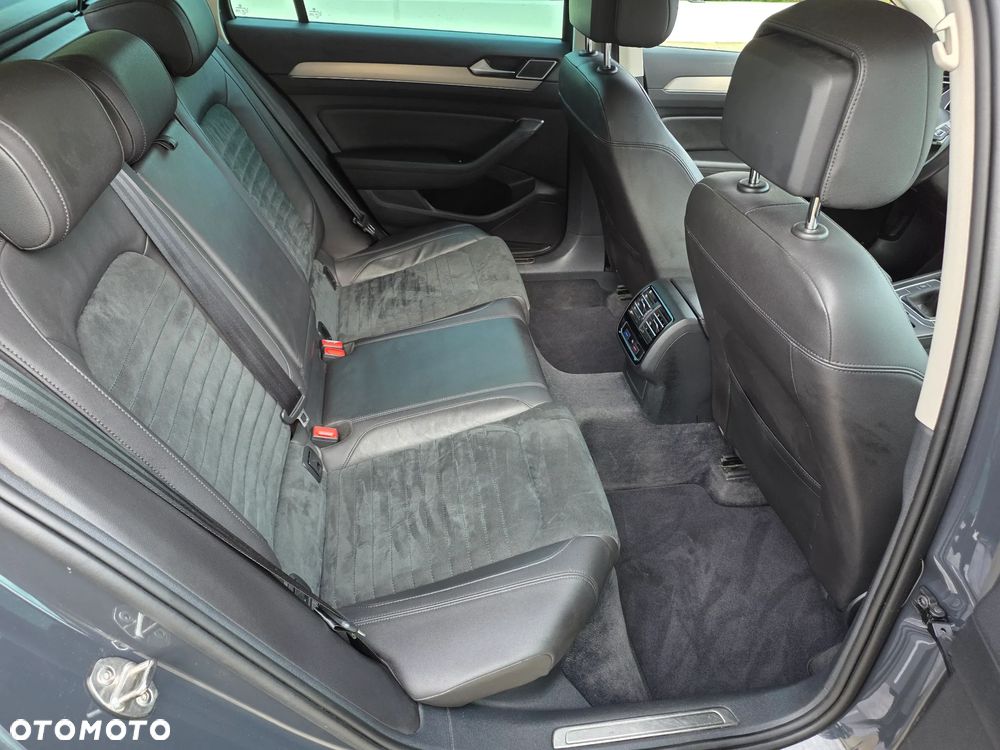 Volkswagen Passat 2.0 TDI (BlueMotion Technology) Highline - 16