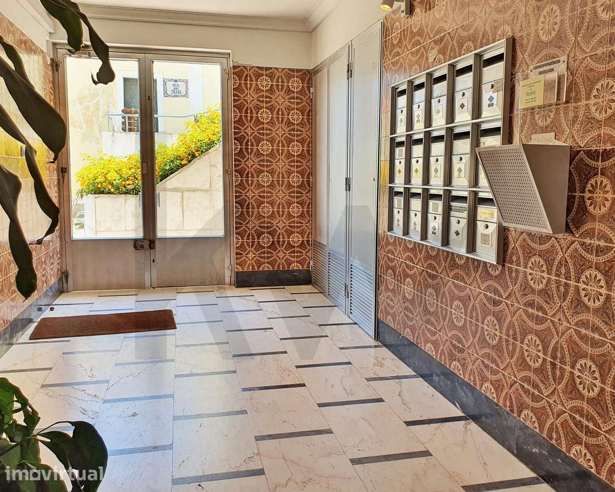 Apartamento T1 com Lugar de Garagem a 2 Minutos da Praia da Poça – Est - Grande imagem: 2/19
