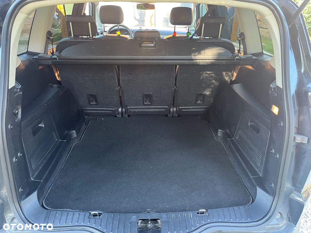 Ford S-Max - 13