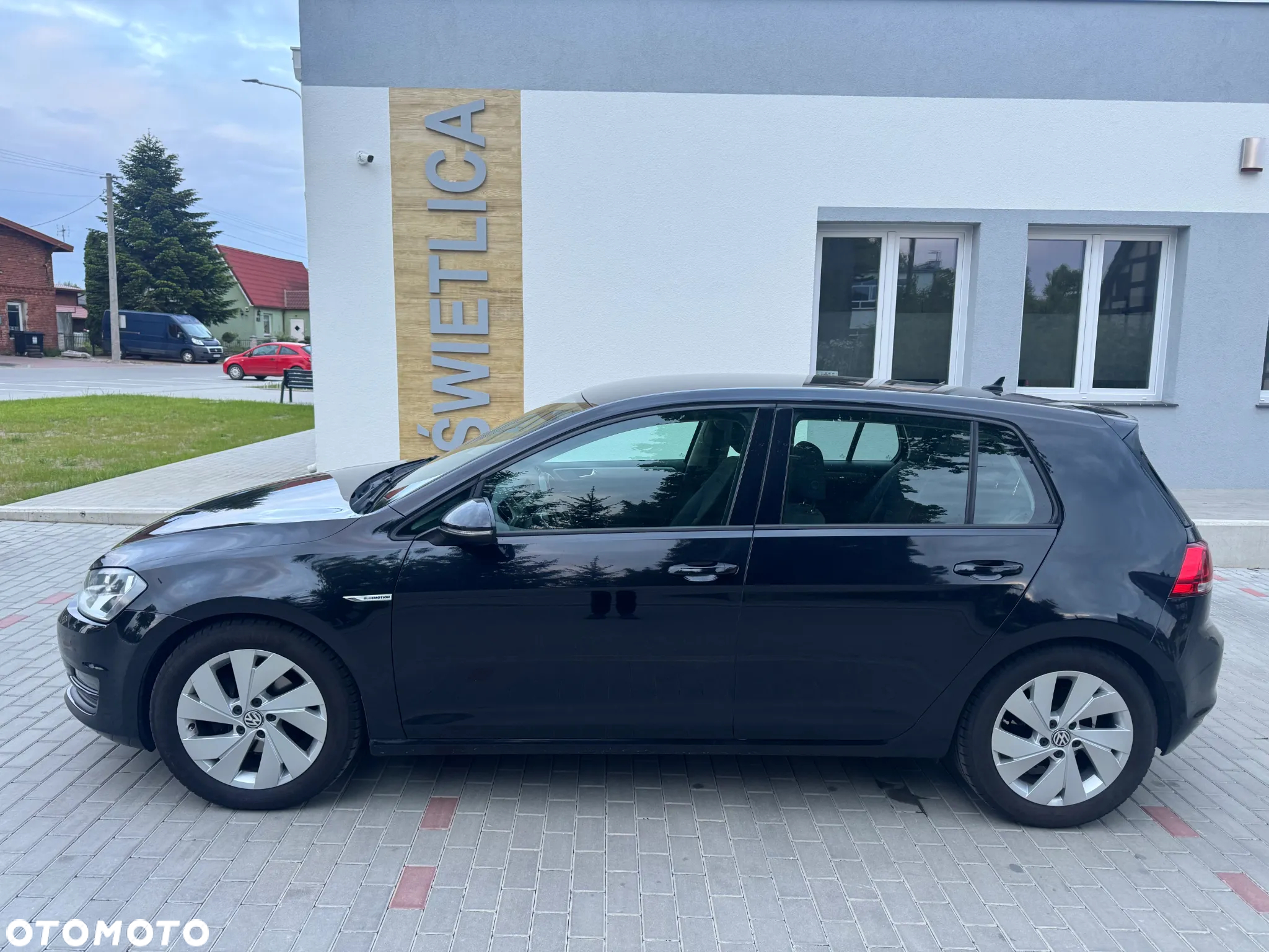 Volkswagen Golf 1.6 TDI BlueMotion Comfortline - 2