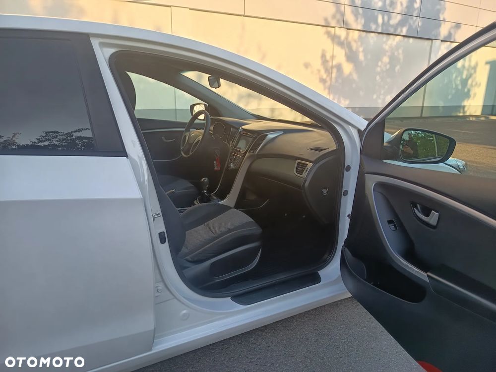 Hyundai i30 blue 1.4 Style - 29
