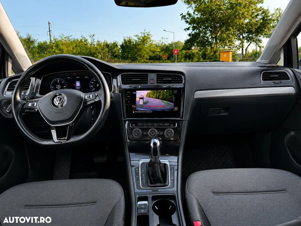Volkswagen e-Golf - 11
