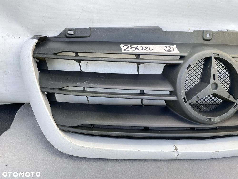 SPRINTER 907 910 17- ATRAPA GRILL PRZEDNI MASKOWNICA PRZÓD Z RAMKĄ BIAŁĄ - 2