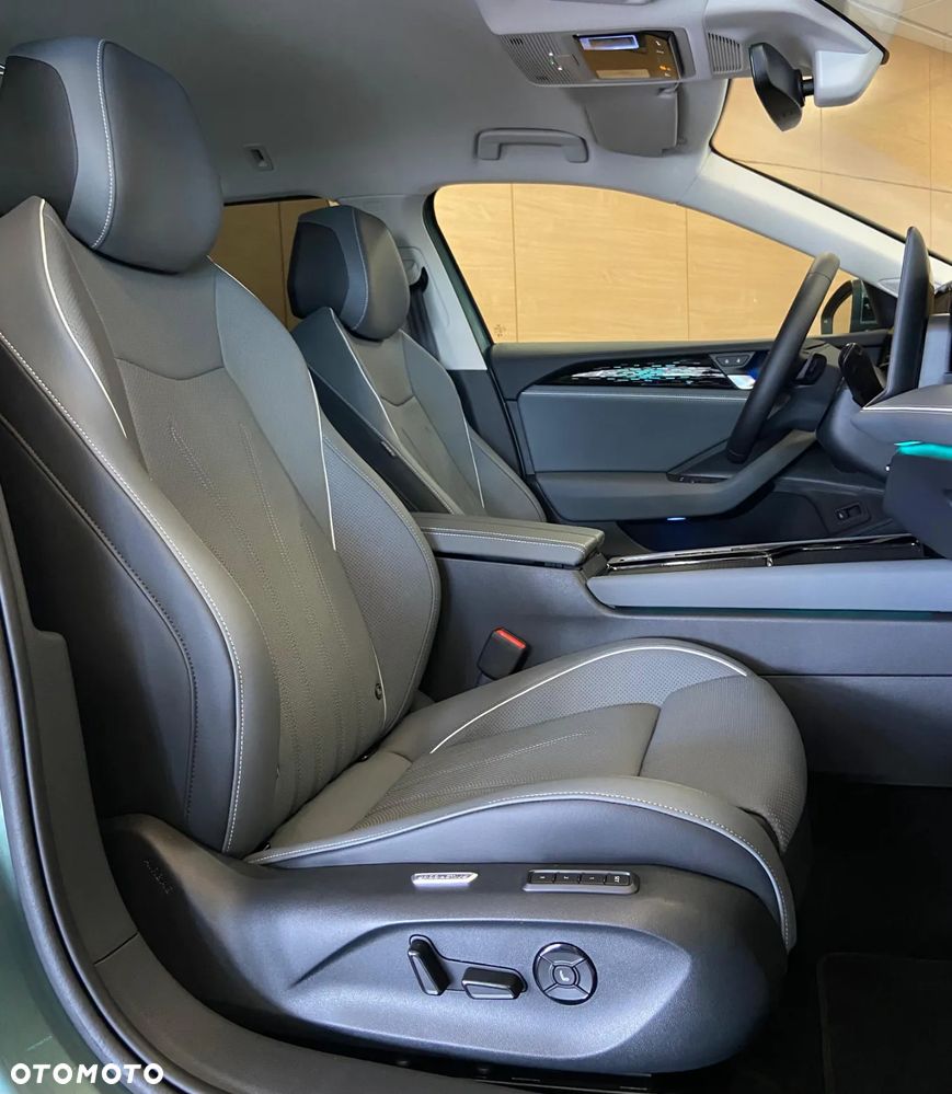 Volkswagen Passat 2.0 TDI SCR 4Mot Elegance DSG - 11