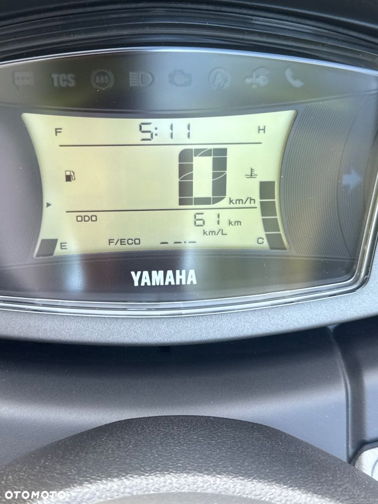 Yamaha NMAX - 11
