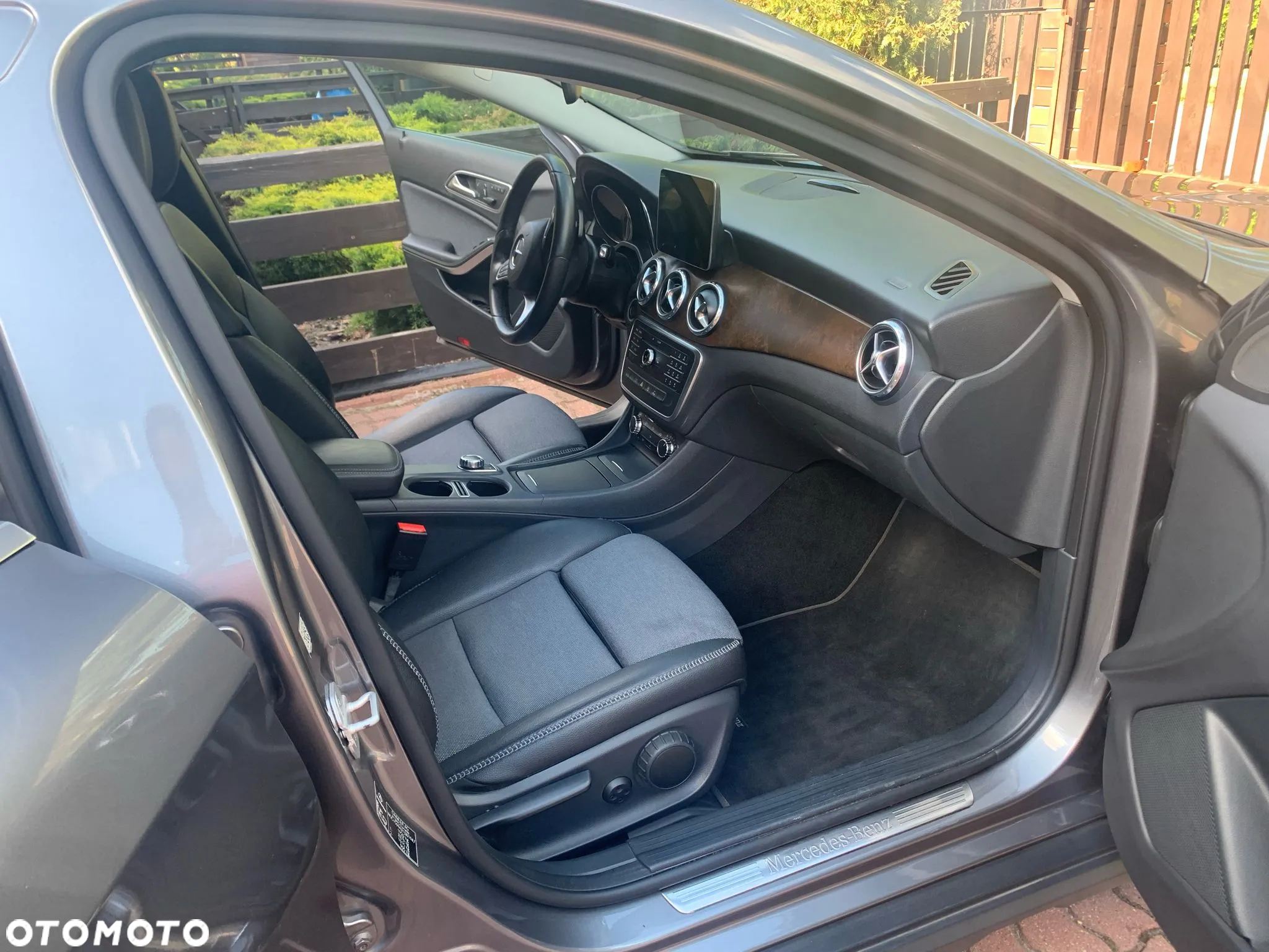 Mercedes-Benz GLA - 9