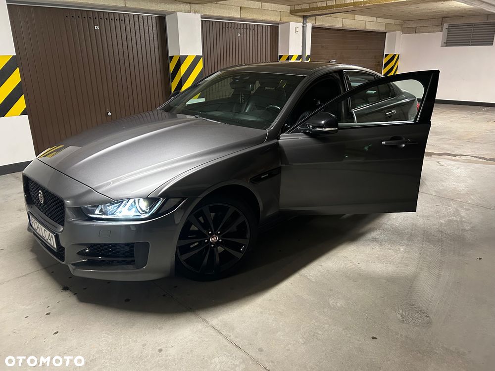 Jaguar XE - 8