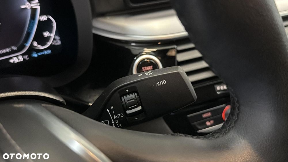 BMW Seria 5 530e xDrive - 23