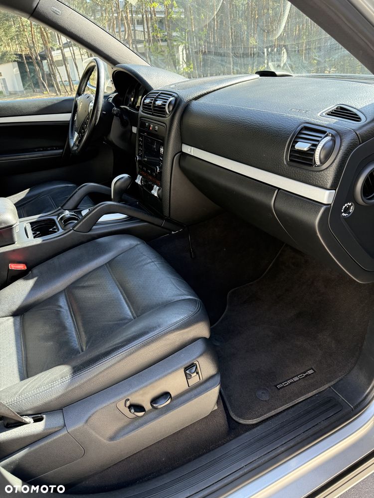Porsche Cayenne - 25