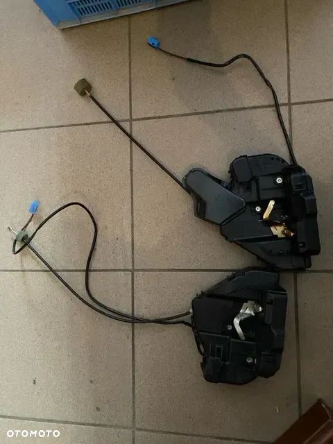 ZAMEK DRZWI PRAWY MERCEDES W203 TYŁ