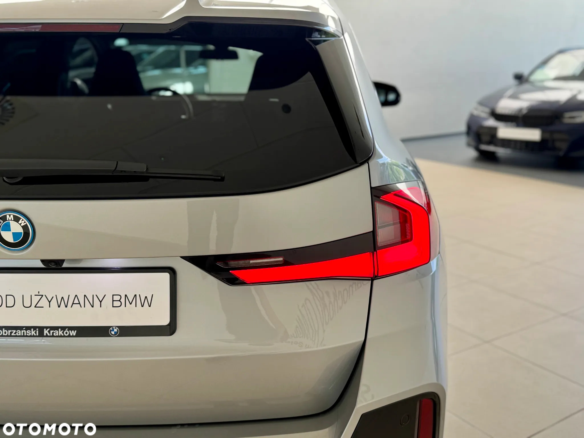 BMW iX1 xDrive30 66.5kWh M Sport - 12