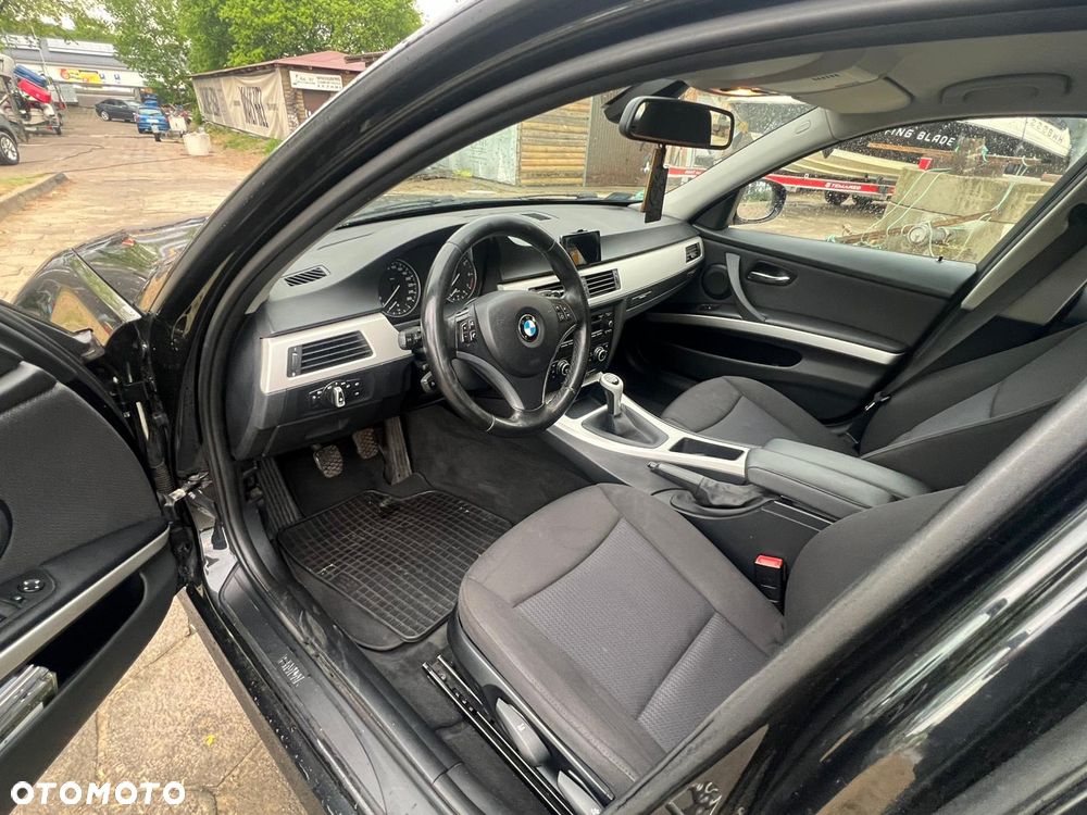 BMW Seria 3 318i - 16