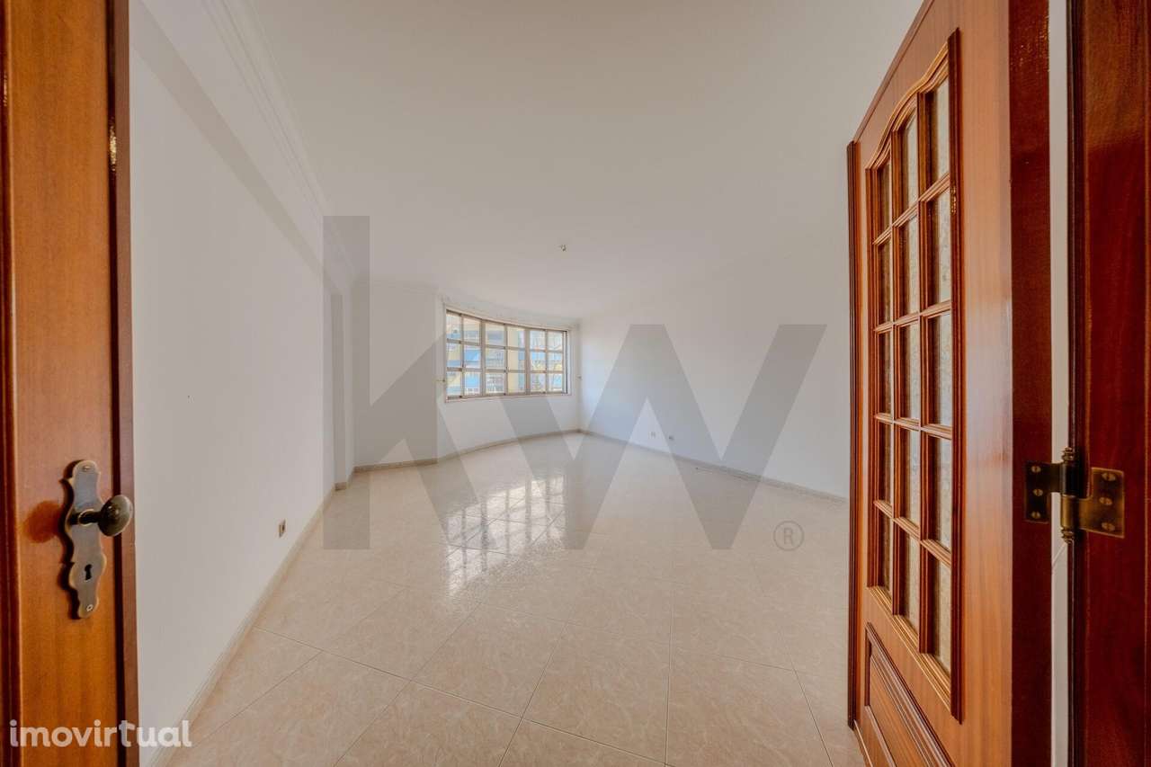 Apartamento para Arrendar T3 Queijas | Central | Varanda - Grande imagem: 5/27