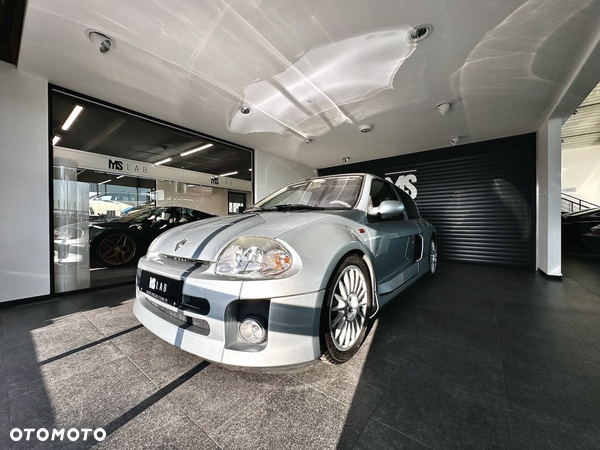 Renault Clio 3.0 V6 Sport
