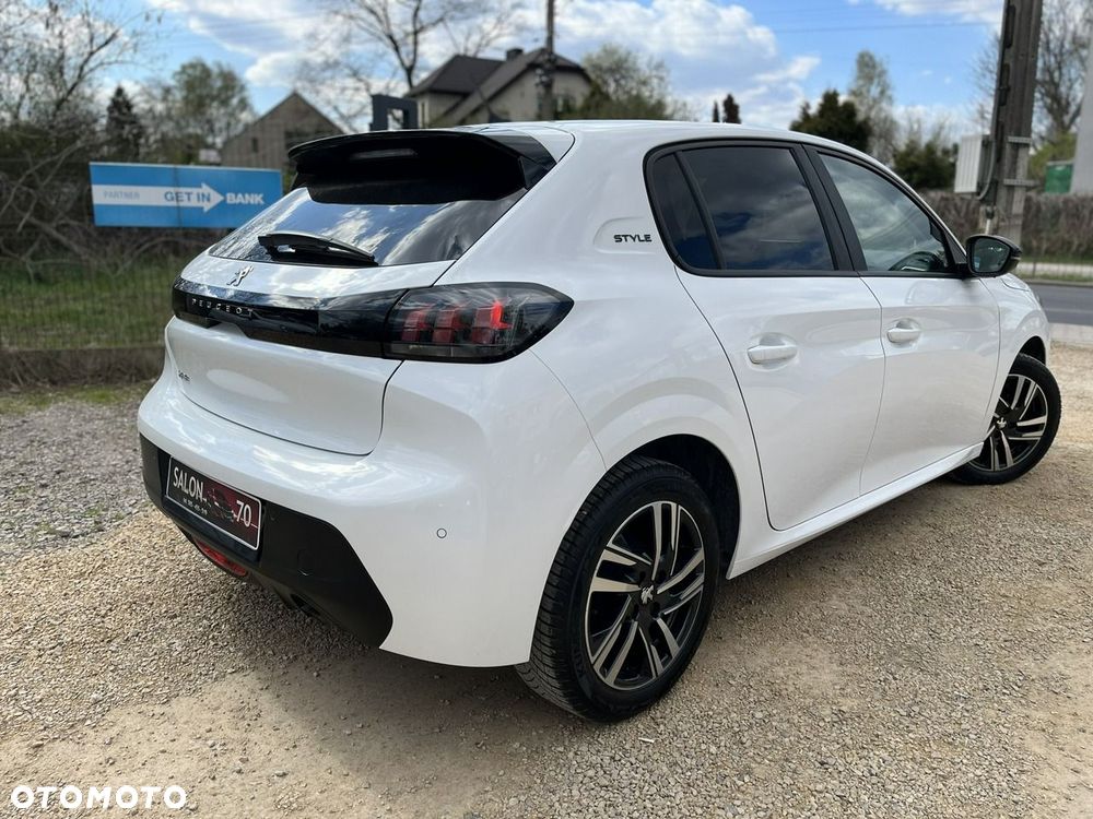 Peugeot 208 - 10