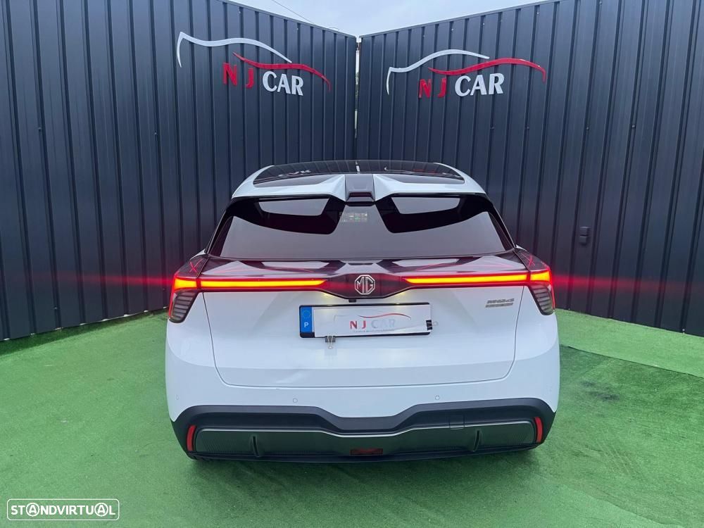MG MG4 64 kWh Luxury - 5