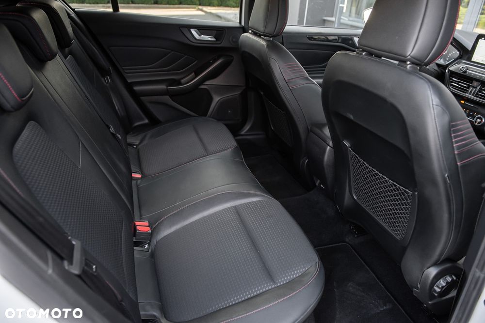 Ford Focus 1.0 EcoBoost ST-Line - 33