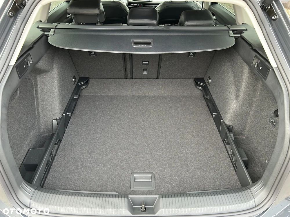 Volkswagen Golf Variant - 25