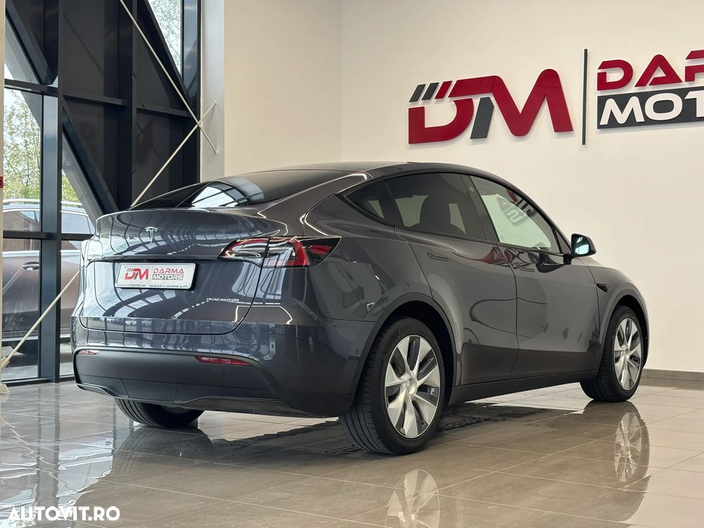 Tesla Model Y - 5