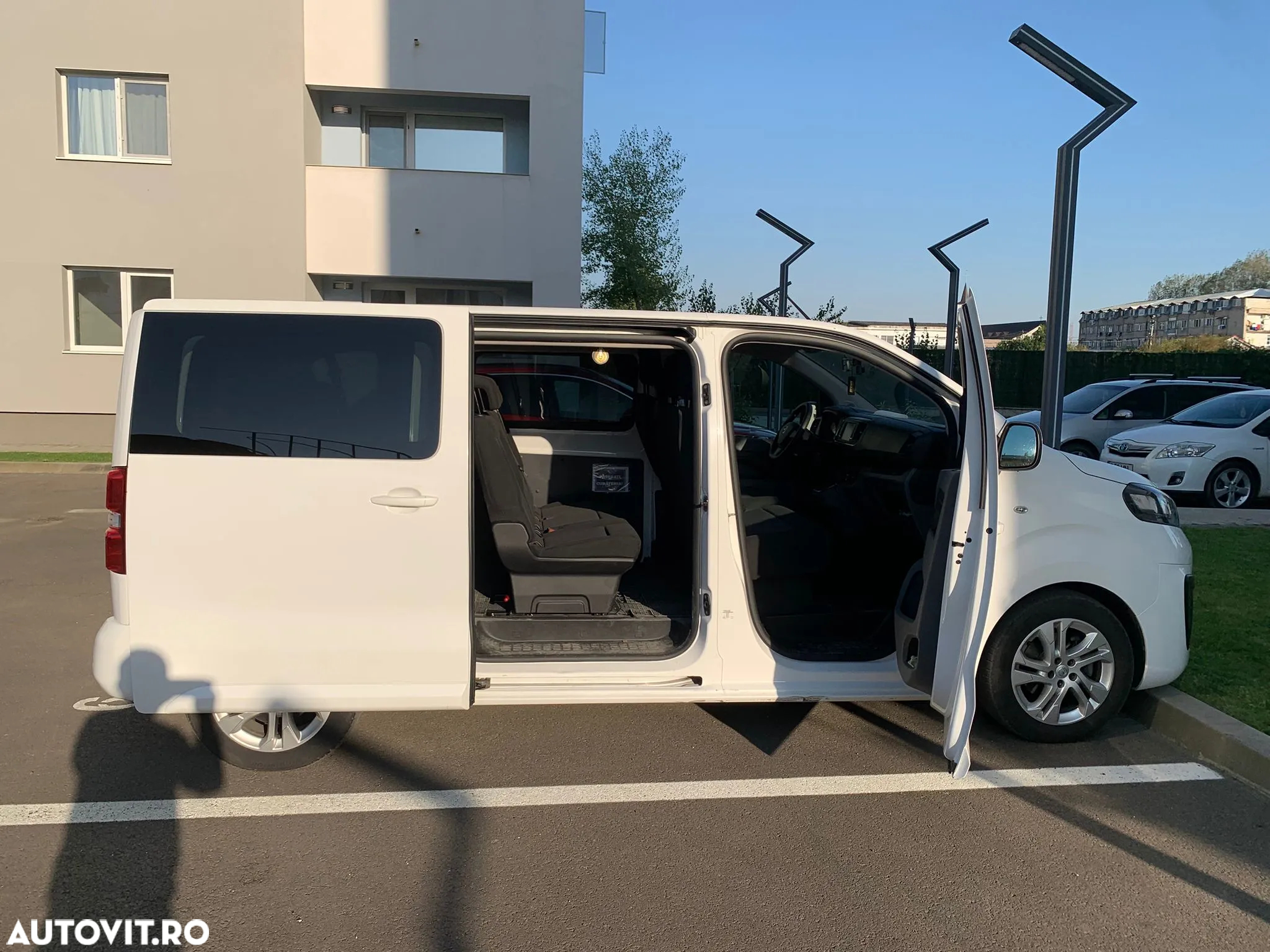 Opel Vivaro Vivaro-e FlexSpace L (50-kWh) - 8
