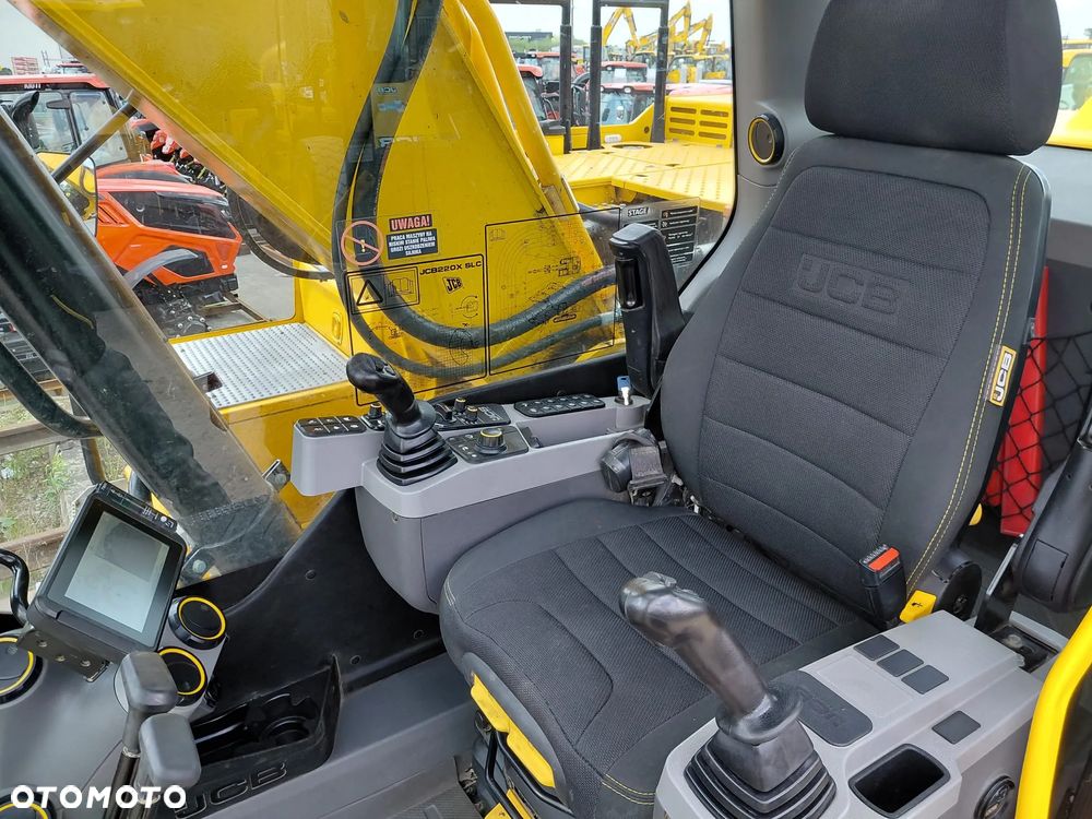 JCB JS220X - 13