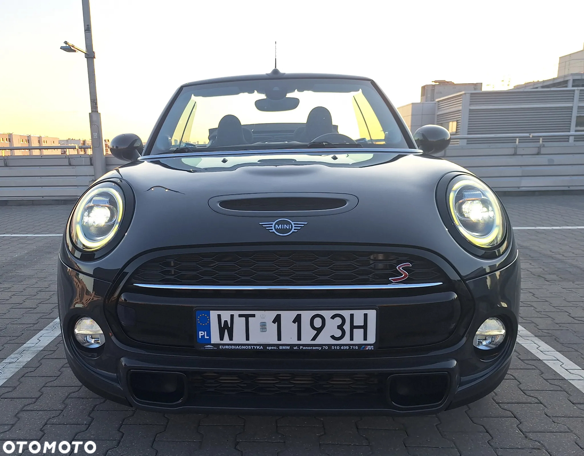 MINI Cooper S Cabrio Sidewalk - 14