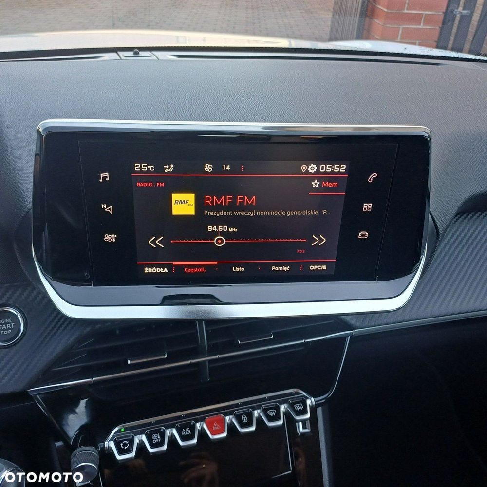 Peugeot 208 - 12